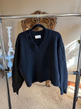Aritzia Black V-Neck Pullover Sweater